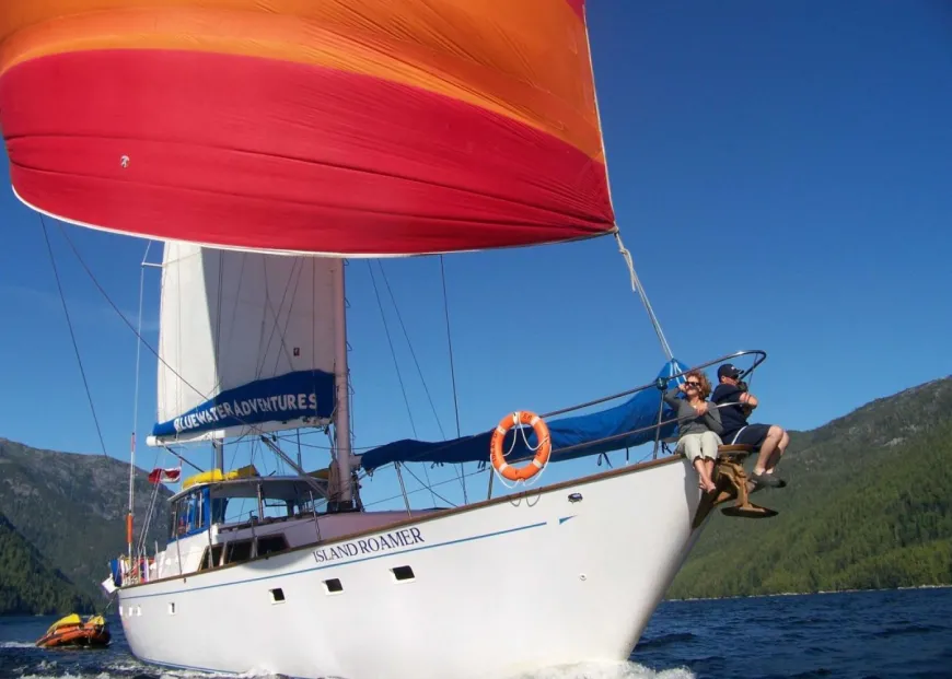 Summer Sailing on Island Roamer